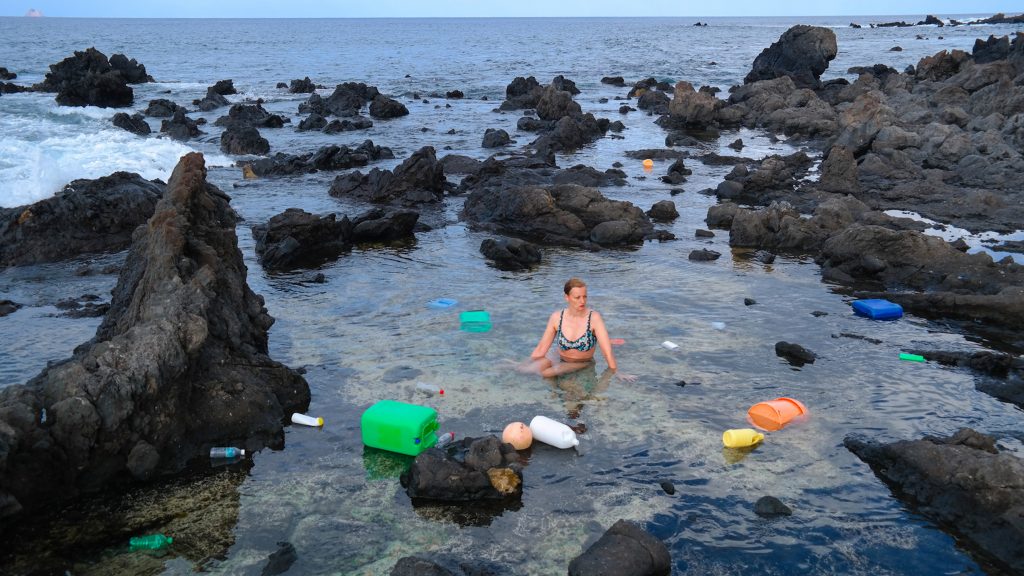 Marine debris washed ashore the beaches of Órzola/Lanzarote (Spain) was collected by artist Swaantje Güntzel, and relocated in a natural pool. Image: Jan Philip Scheibe